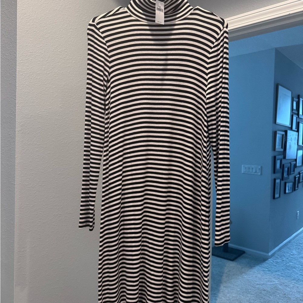 GAP Black and White Striped Long Sleeve Dress